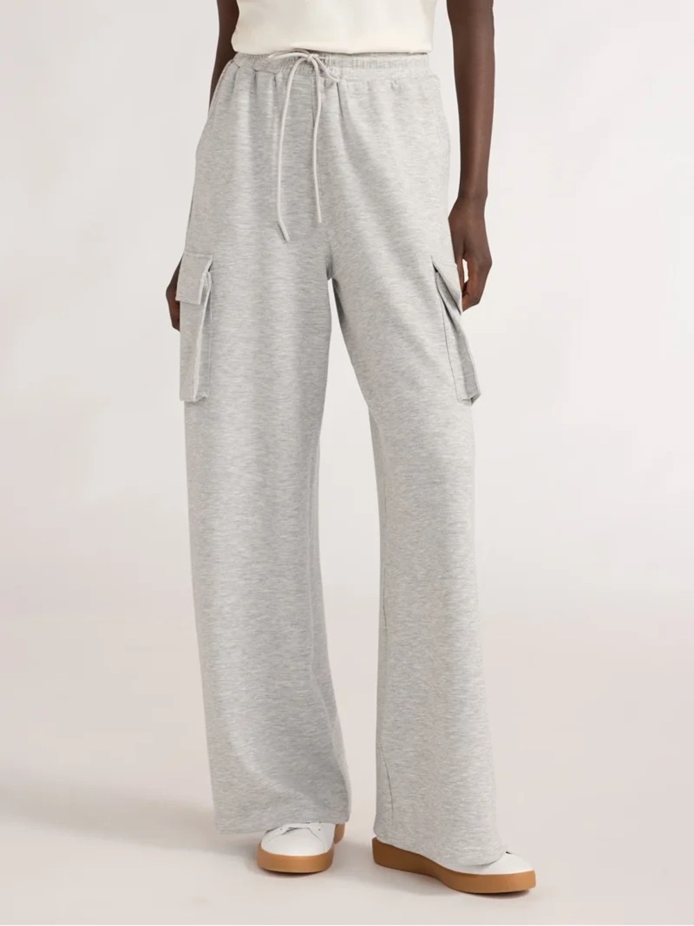 Relaxed Wide-Leg Cargo Sweatpants in Light Gray